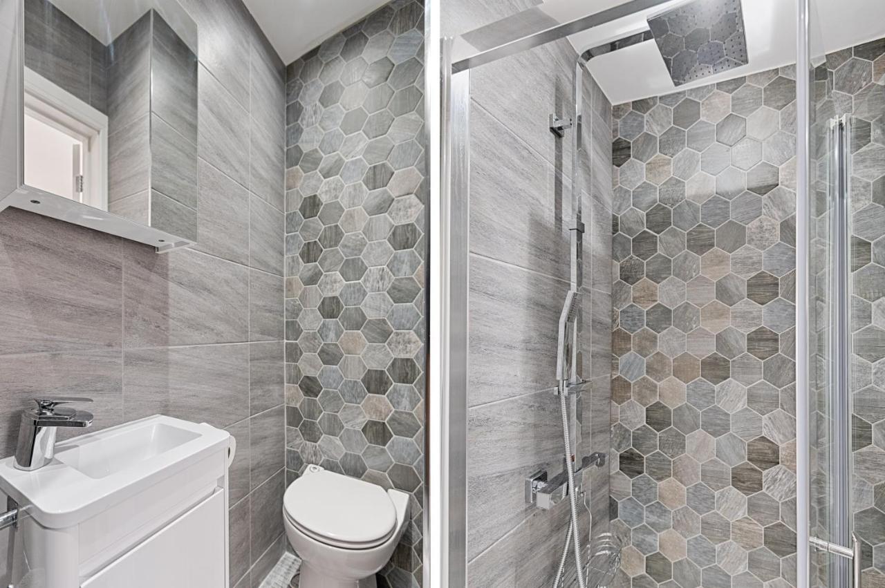 Luxury Property With Hot Tub And Sea Views Oystermouth Exterior photo