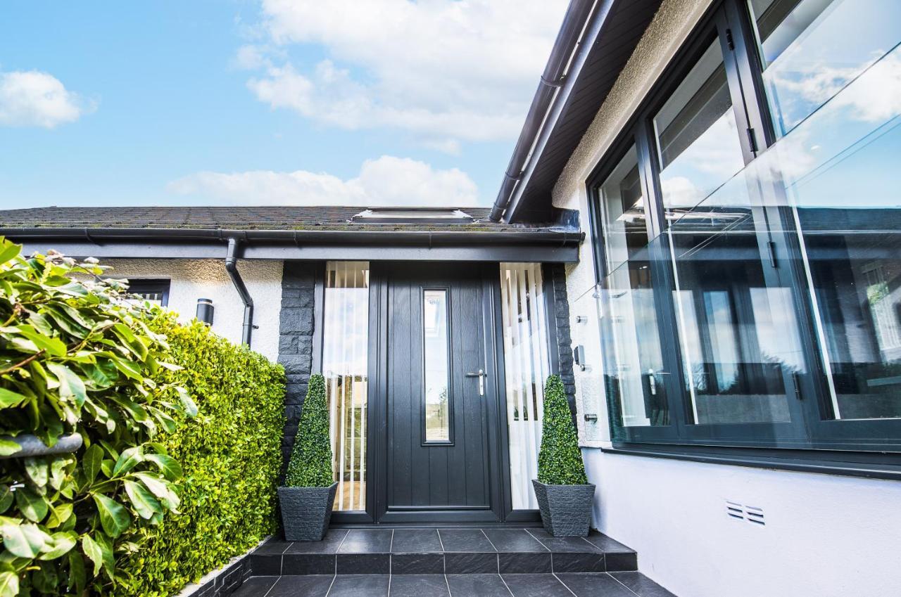 Luxury Property With Hot Tub And Sea Views Oystermouth Exterior photo