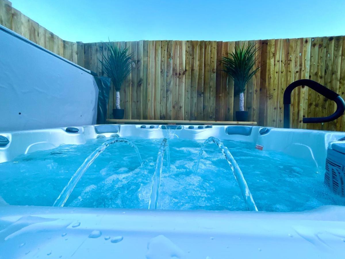 Luxury Property With Hot Tub And Sea Views Oystermouth Exterior photo