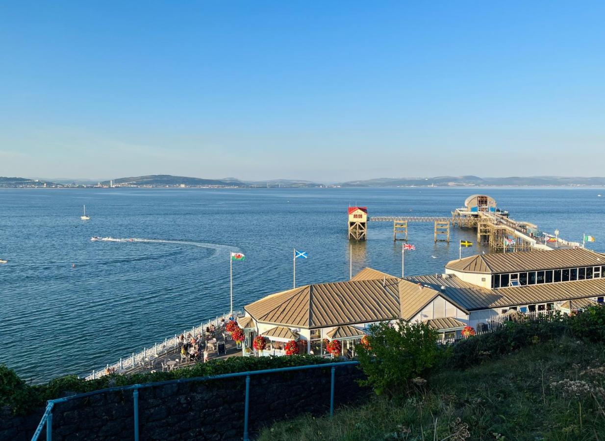 Luxury Property With Hot Tub And Sea Views Oystermouth Exterior photo