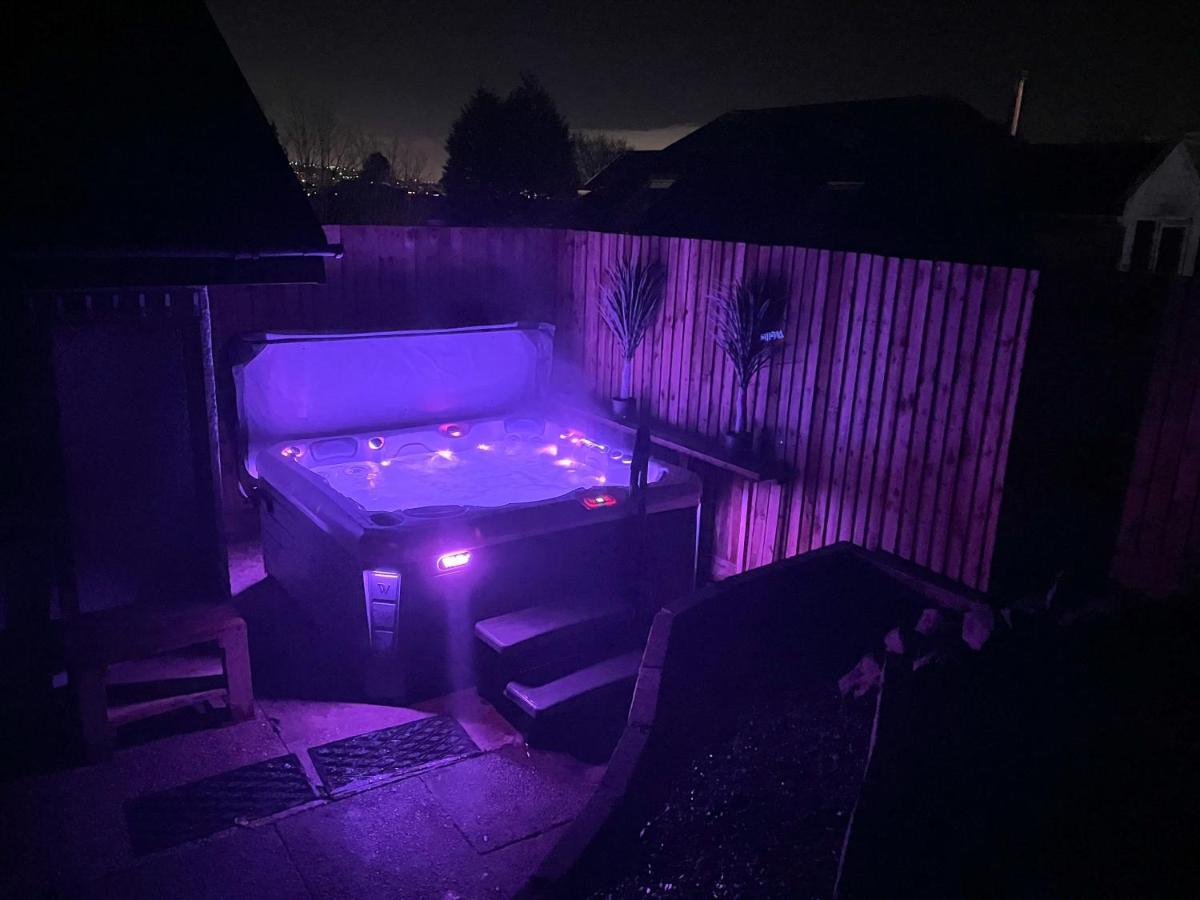 Luxury Property With Hot Tub And Sea Views Oystermouth Exterior photo